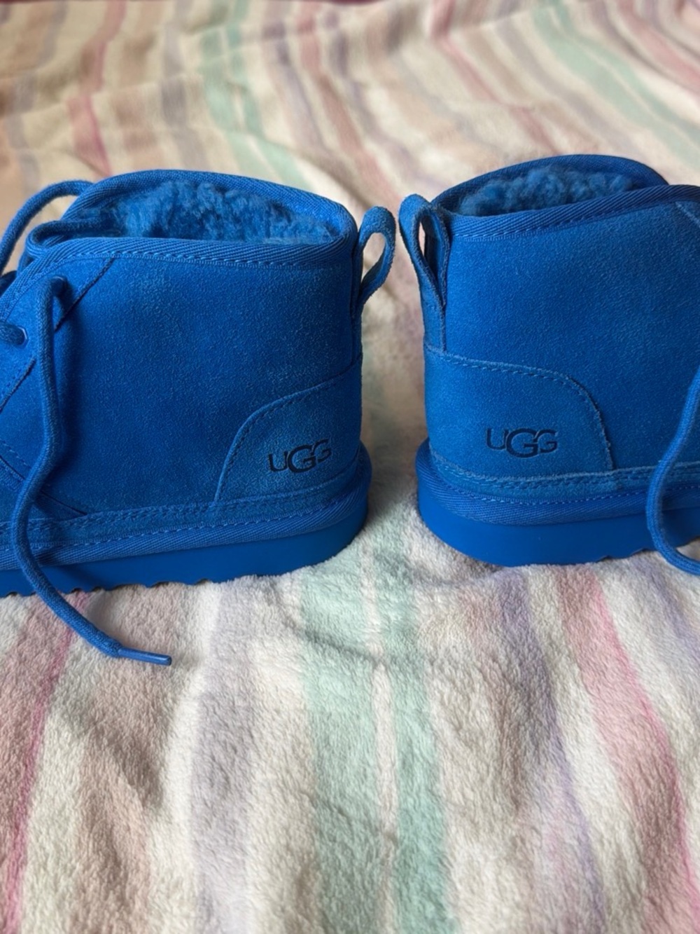 UGG Kids Mini Boot size 3Y in Vibrant Blue Suede